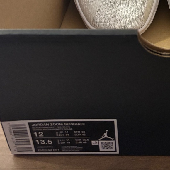 Jordan Athletic Shoes in Black and White - Picture 3 of 6